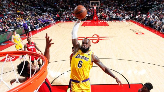 九游体育平台-3万分+1万板+1万助 詹姆斯距离历史丰碑仅差一步